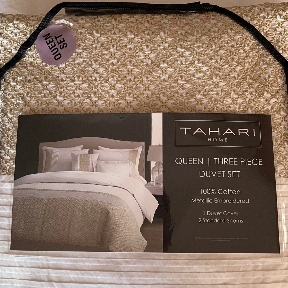 NWT Tahari White Gold Metallic Embroidered 3 Piece Queen Duvet Set